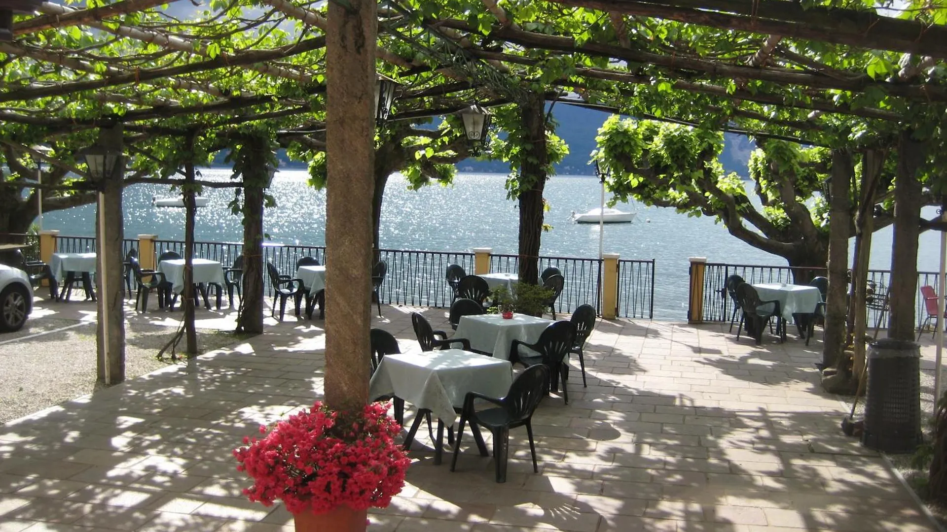 Albergo Riva Reno Di Leggiuno Italië