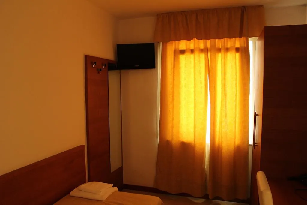 Albergo Riva Reno Di Leggiuno 3*,  Italië