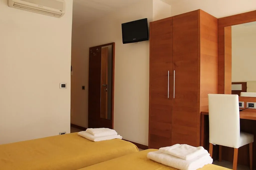 Albergo Riva Reno Di Leggiuno Hotel